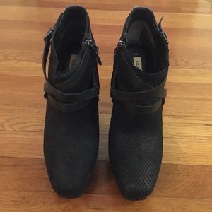 Guess Shoes - Black Guess Leather Bootie Guess Shoes - Black Guess Leather Bootie